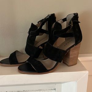 Hinge black heel size 9 1/2